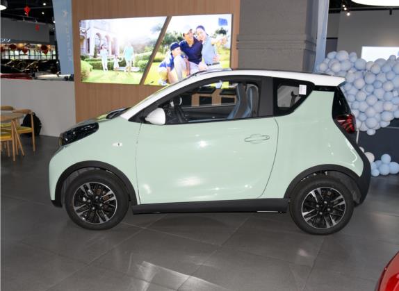 小蚂蚁 2022款 改款 甜粉款 微糖版 三元锂 30.6kWh 30kW 301km 外观   正侧