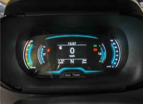 小蚂蚁 2022款 改款 甜粉款 微糖版 三元锂 30.6kWh 30kW 301km 中控类   仪表盘
