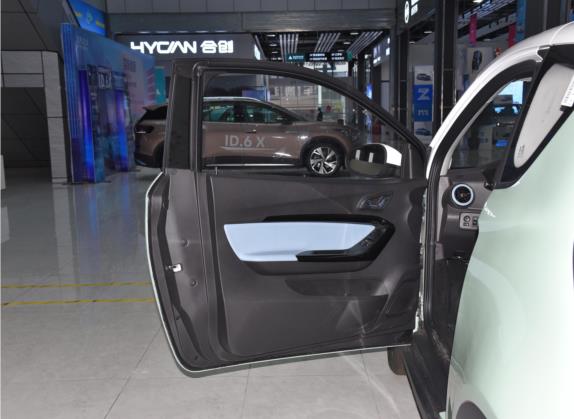 小蚂蚁 2022款 改款 甜粉款 半糖版 三元锂 30.6kWh 30kW 301km 车厢座椅   前门板