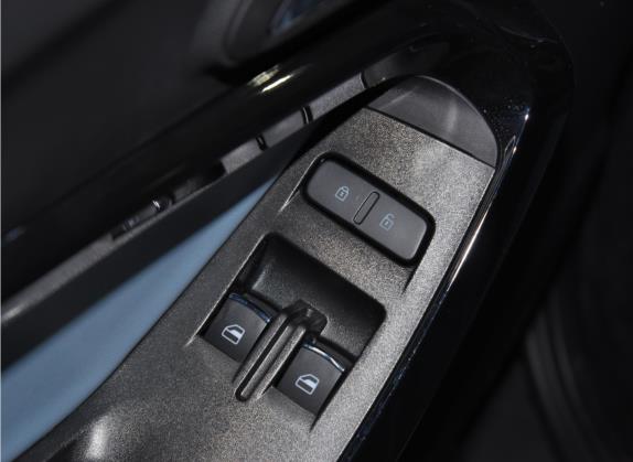 小蚂蚁 2022款 改款 甜粉款 半糖版 三元锂 30.6kWh 30kW 301km 车厢座椅   门窗控制