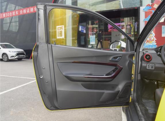 小蚂蚁 2022款 改款 甜粉款 半糖版 磷酸铁锂 30.7kWh 30kW 301km 车厢座椅   前门板