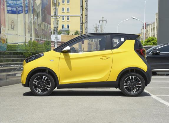 小蚂蚁 2022款 改款 甜粉款 半糖版 磷酸铁锂 30.7kWh 30kW 301km 外观   正侧