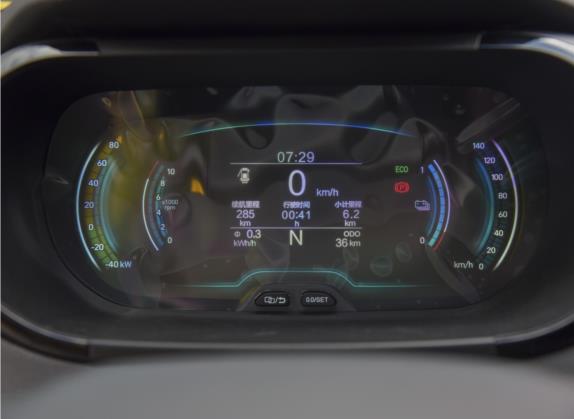 小蚂蚁 2022款 改款 甜粉款 半糖版 磷酸铁锂 30.7kWh 30kW 301km 中控类   仪表盘