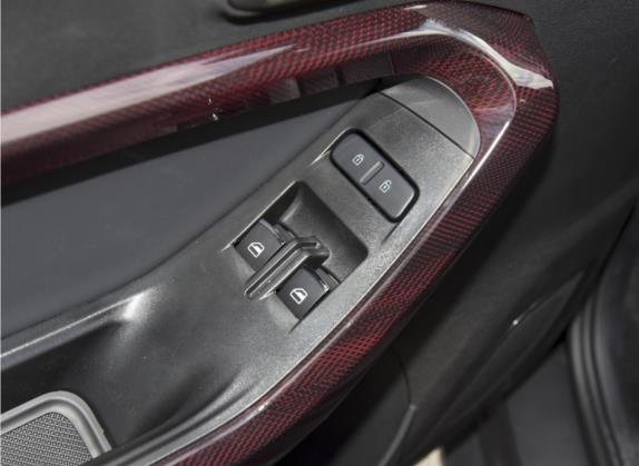 小蚂蚁 2022款 改款 甜粉款 半糖版 磷酸铁锂 30.7kWh 30kW 301km 车厢座椅   门窗控制