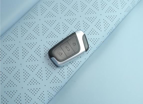 小蚂蚁 2022款 改款 甜粉款 全糖版 三元锂 55kW 408km 其他细节类   钥匙