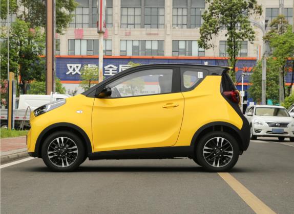 小蚂蚁 2022款 改款 甜粉款 微糖版 三元锂 28.8kWh 30kW 301km 外观   正侧