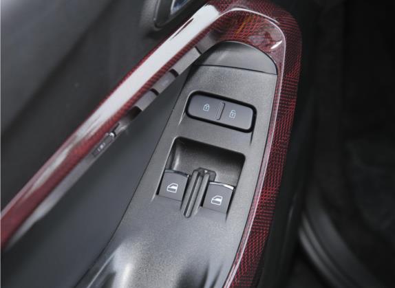 小蚂蚁 2022款 改款 甜粉款 微糖版 三元锂 28.8kWh 30kW 301km 车厢座椅   门窗控制