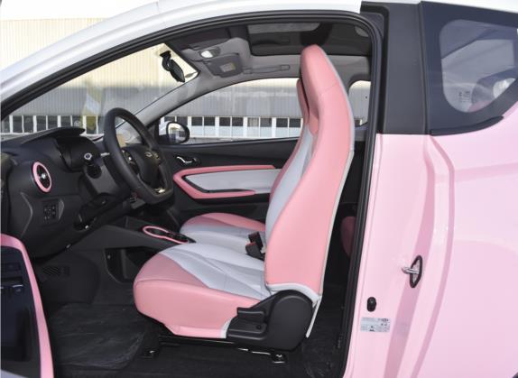 小蚂蚁 2022款 30万蚁粉款 加糖版 磷酸铁锂 29.2kWh 30kW 301km 车厢座椅   前排空间