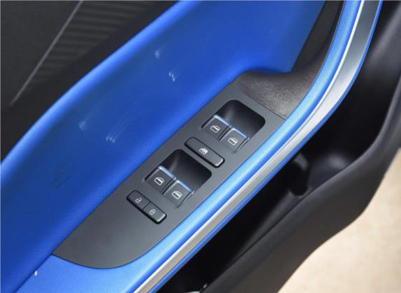 瑞虎3xe 2018款 480 畅享版 车厢座椅   门窗控制