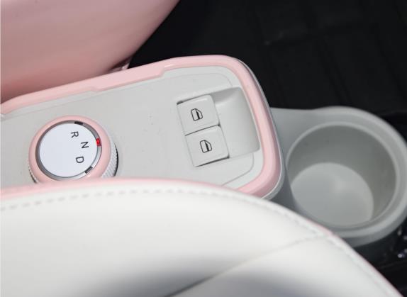QQ冰淇淋 2022款 桃欢喜 香桃款 车厢座椅   门窗控制
