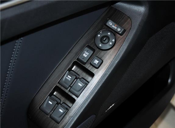 凯尊 2012款 2.4L 精英型 车厢座椅   门窗控制