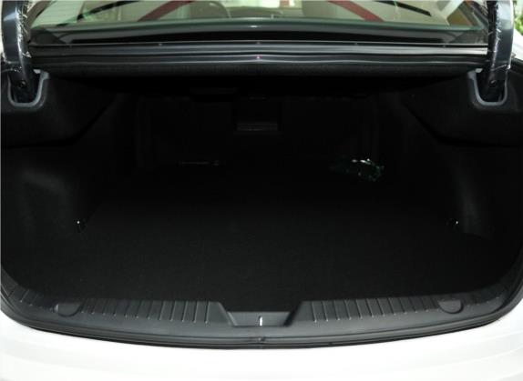 凯尊 2012款 2.4L 尊贵型 车厢座椅   后备厢