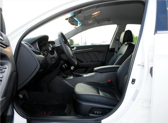 凯尊 2012款 2.4L 商务型 车厢座椅   前排空间