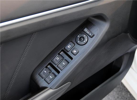 凯尊 2012款 2.4L 商务型 车厢座椅   门窗控制