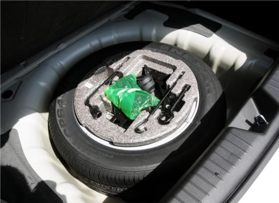 凯尊 2013款 2.4L 商务型 国V 其他细节类   备胎