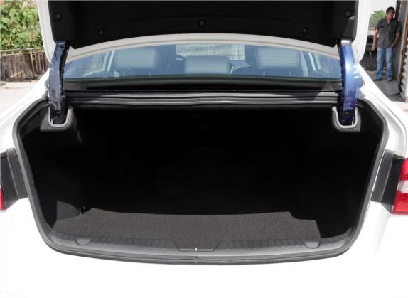 凯尊 2013款 2.4L 商务型 国V 车厢座椅   后备厢
