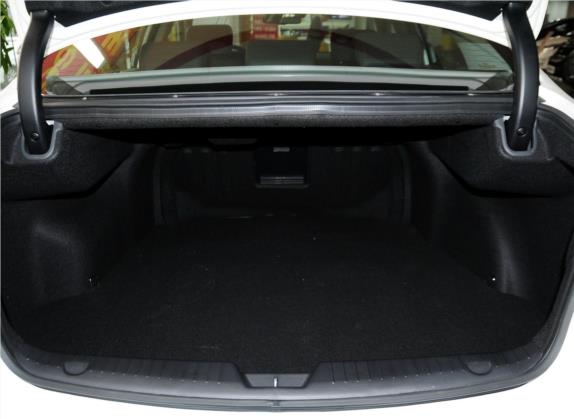 凯尊 2013款 2.4L 商务型 国IV 车厢座椅   后备厢