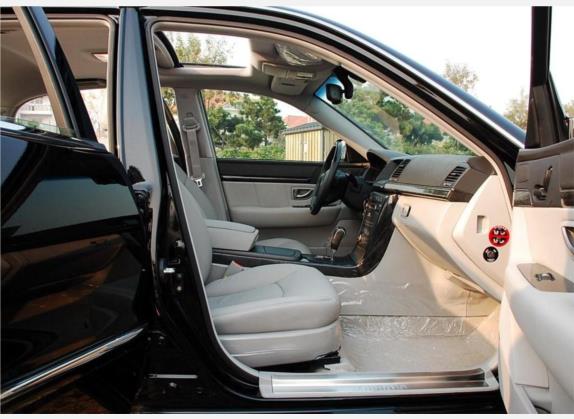 欧菲莱斯 2007款 2.7 V6 车厢座椅   前排空间