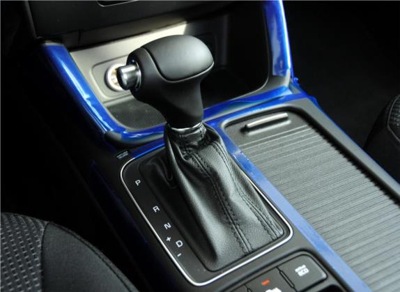 索兰托 2013款 2.2T 5座柴油舒适版 中控类   挡把
