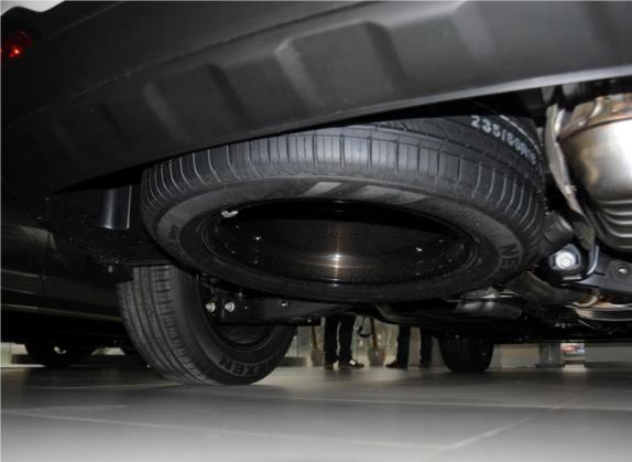 索兰托 2015款 索兰托L 2.4L 汽油4WD运动版 5座 国V 其他细节类   备胎