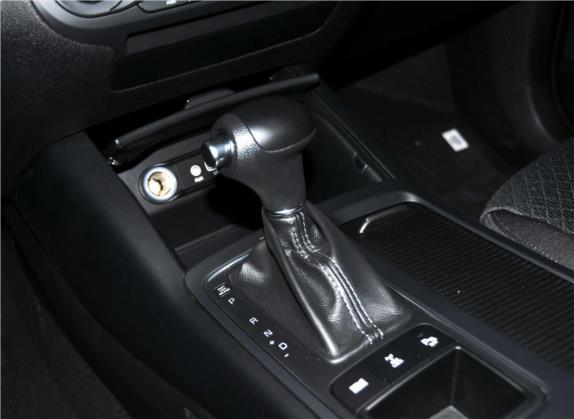 索兰托 2015款 索兰托L 2.4L 汽油4WD运动版 5座 国V 中控类   挡把