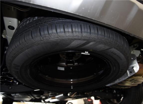 索兰托 2015款 索兰托L 2.4L 汽油4WD精英版 5座 国V 其他细节类   备胎
