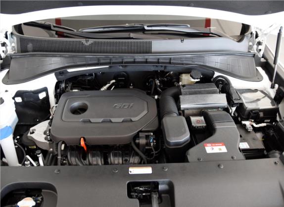 索兰托 2015款 索兰托L 2.4L 汽油4WD精英版 5座 国V 其他细节类   发动机舱