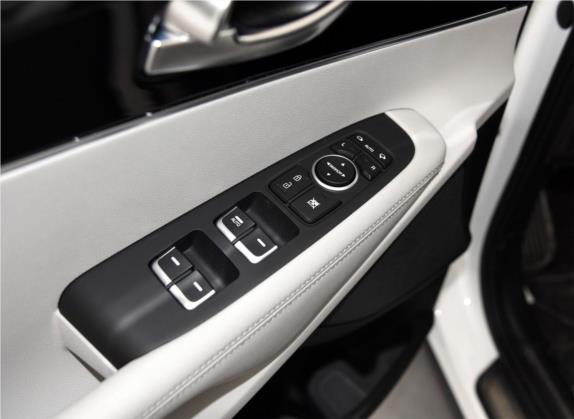 索兰托 2015款 索兰托L 2.4L 汽油4WD精英版 5座 国V 车厢座椅   门窗控制