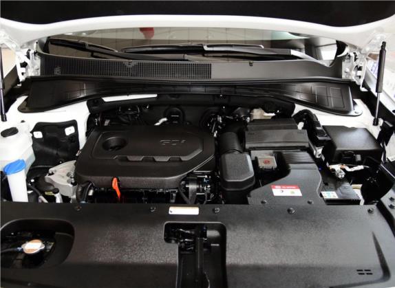 索兰托 2015款 索兰托L 2.4L 汽油2WD运动版 5座 国V 其他细节类   发动机舱
