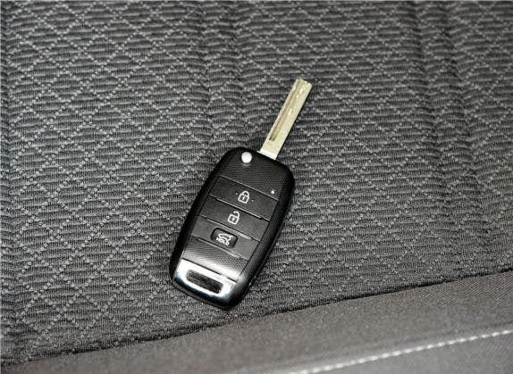 索兰托 2015款 索兰托L 2.4L 汽油2WD运动版 5座 国V 其他细节类   钥匙