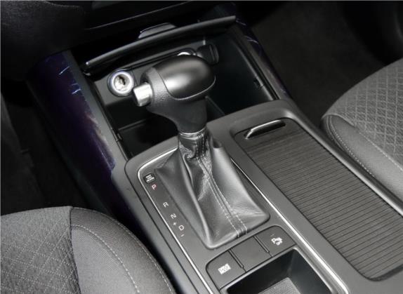 索兰托 2015款 索兰托L 2.4L 汽油2WD运动版 5座 国V 中控类   挡把