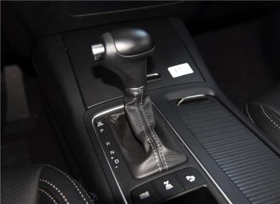 索兰托 2015款 索兰托L 2.2T 柴油4WD运动版 7座 中控类   挡把
