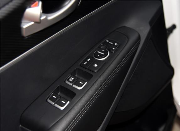 索兰托 2015款 索兰托L 2.2T 柴油4WD运动版 7座 车厢座椅   门窗控制
