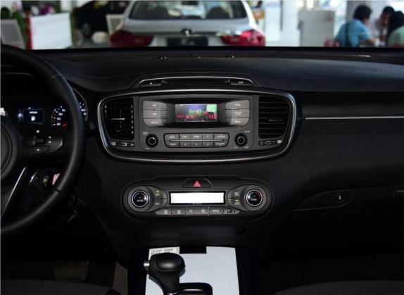 索兰托 2015款 索兰托L 2.4L 汽油4WD运动版 7座 国V 中控类   中控台
