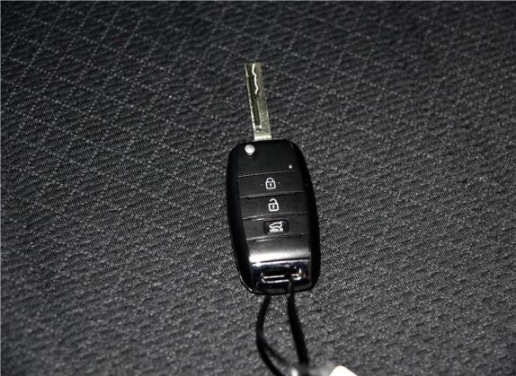 索兰托 2015款 索兰托L 2.4L 汽油4WD运动版 7座 国V 其他细节类   钥匙