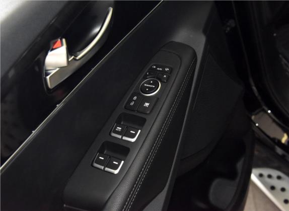 索兰托 2015款 索兰托L 2.2T 柴油4WD精英版 7座 国IV 车厢座椅   门窗控制