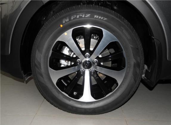 索兰托 2015款 索兰托L 2.4L 汽油4WD尊贵版 7座 国V 其他细节类   前轮