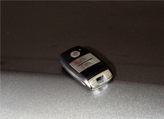 索兰托 2015款 索兰托L 2.0T 汽油4WD尊贵版 7座 国V 其他细节类   钥匙