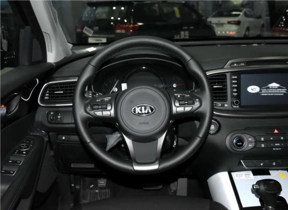 索兰托 2015款 索兰托L 2.2T 柴油4WD精英版 5座 国IV 中控类   驾驶位