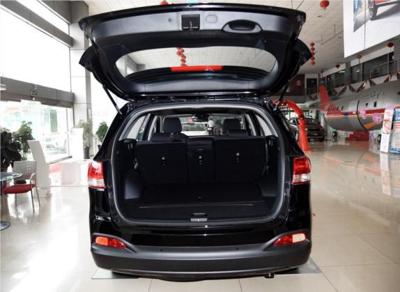 索兰托 2015款 索兰托L 2.4L 汽油2WD运动版 5座 国IV 车厢座椅   后备厢