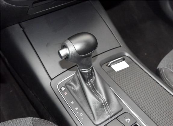 索兰托 2015款 索兰托L 2.4L 汽油2WD运动版 5座 国IV 中控类   挡把