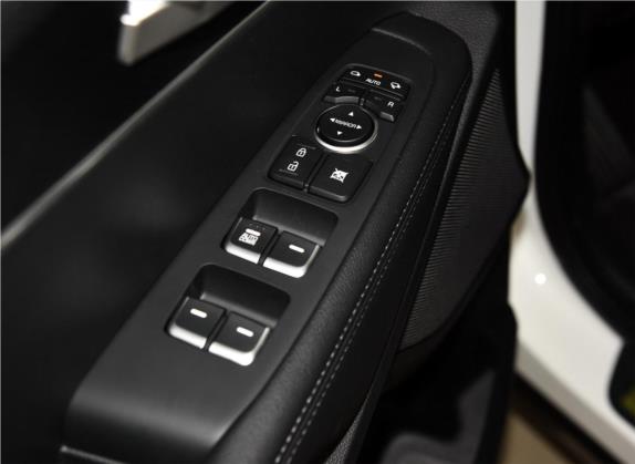 索兰托 2016款 索兰托L 2.2T 柴油4WD定制版 5座 国IV 车厢座椅   门窗控制