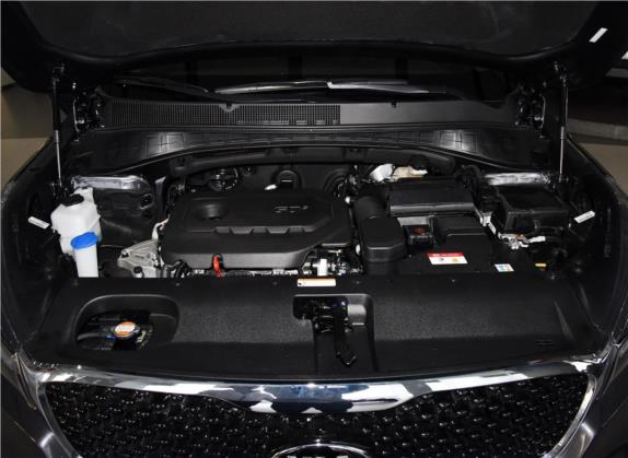 索兰托 2016款 索兰托L 2.4L 汽油4WD定制版 7座 国V 其他细节类   发动机舱
