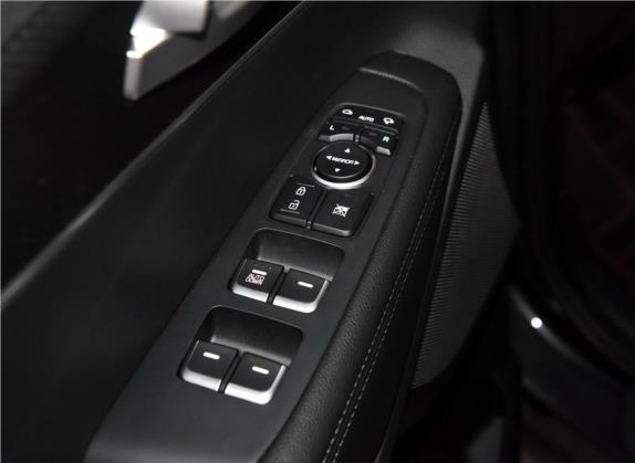 索兰托 2016款 索兰托L 2.4L 汽油4WD定制版 7座 国V 车厢座椅   门窗控制