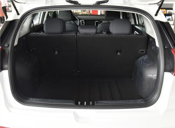 极睿 2017款 1.6L 标准版 车厢座椅   后备厢
