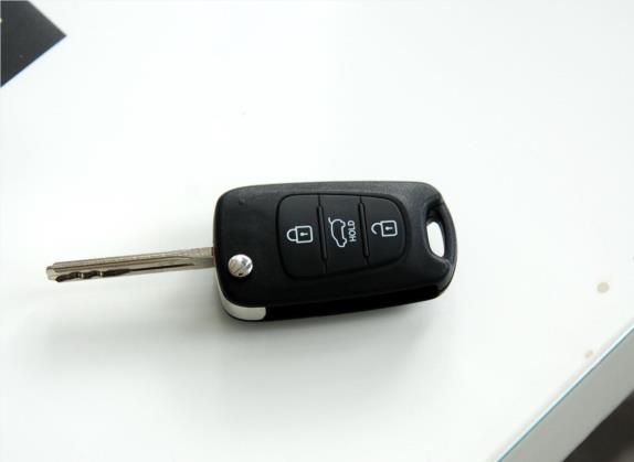 佳乐 2011款 2.0L 7座自动舒适版 其他细节类   钥匙