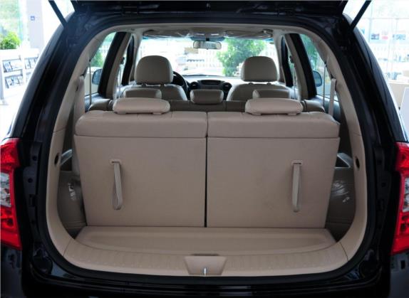 佳乐 2011款 2.0L 7座自动舒适版 车厢座椅   后备厢