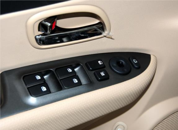佳乐 2011款 2.0L 7座自动舒适版 车厢座椅   门窗控制