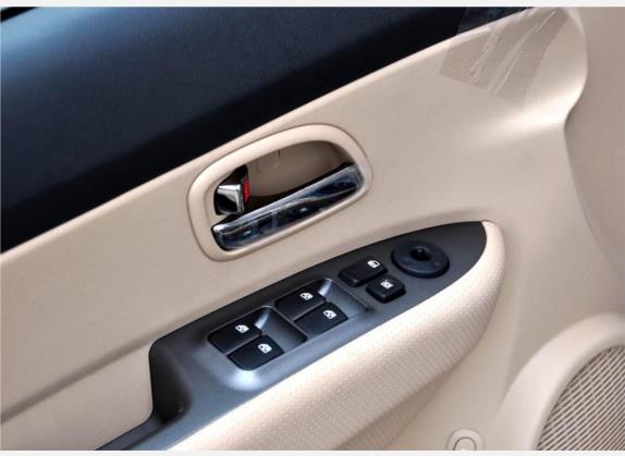 佳乐 2011款 2.0L 5座自动标准版 车厢座椅   门窗控制