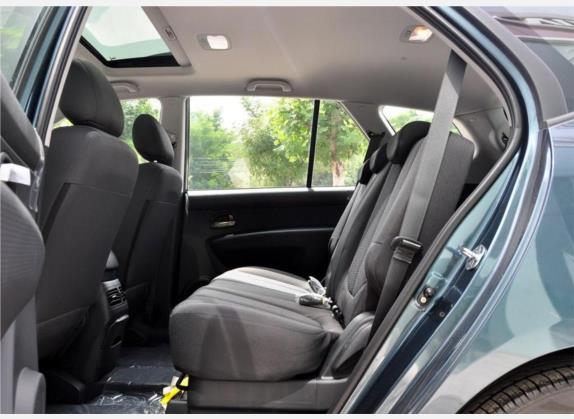 佳乐 2011款 2.0L 7座自动标准版 车厢座椅   后排空间